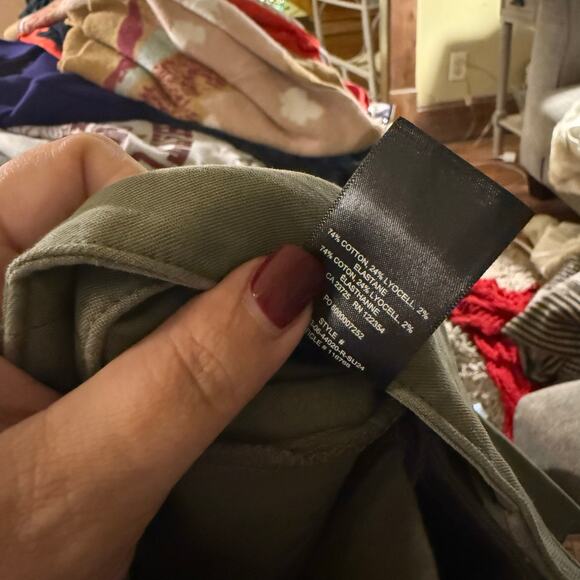 TNA ARITZIA classic army green straight leg cargo pants 0 - Picture 3 of 6